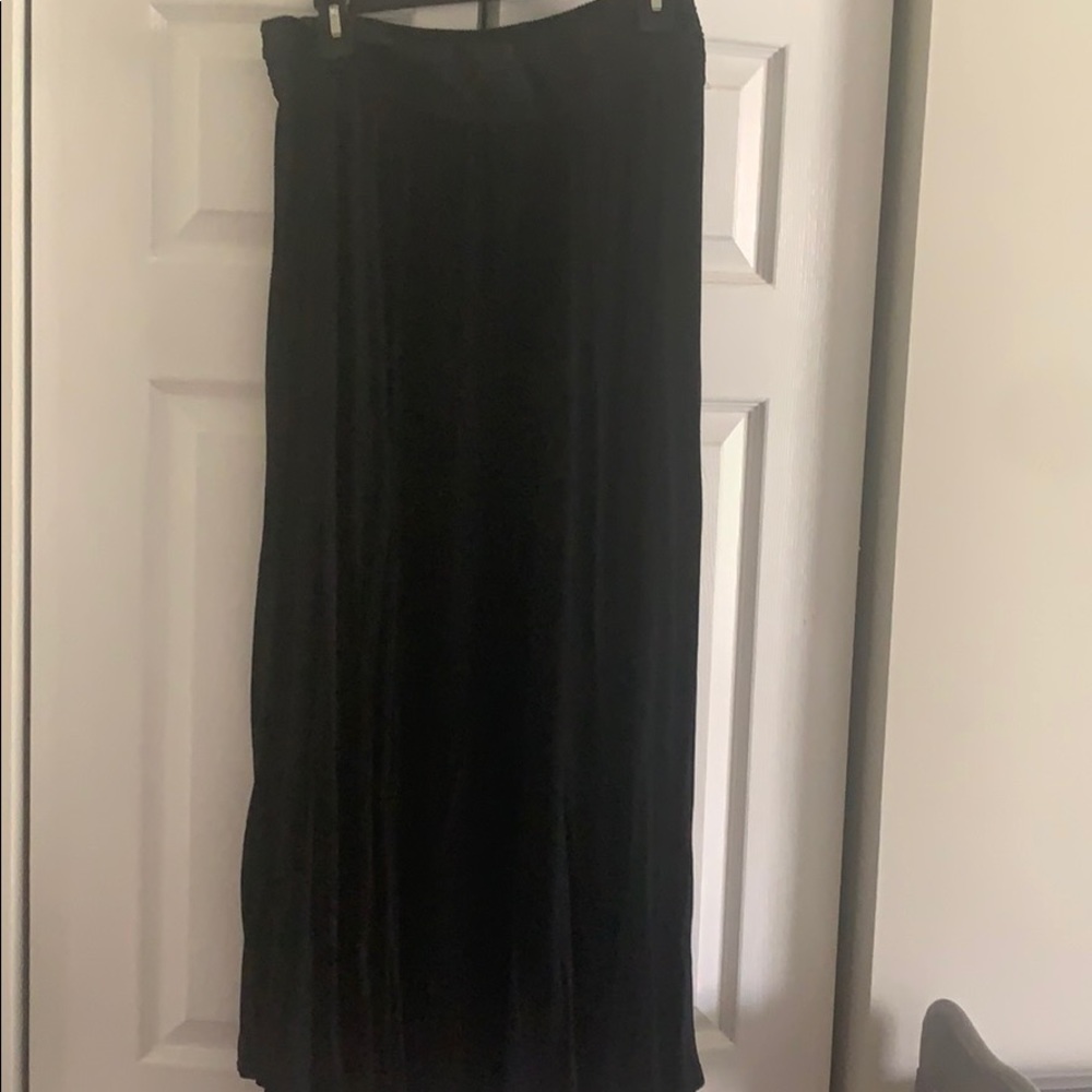Flowing T-shirt material skirt